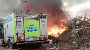 Se incendió un terreno baldío que acumulaba gran cantidad de residuos