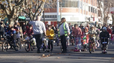 Más de 250 niños participaron de una bicicletada educativa en la Plaza Dardo Rocha