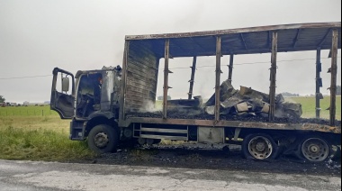 Se incendió un camión que transportaba ataúdes hacia Necochea