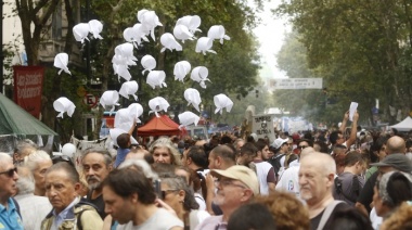 Una masiva marcha a la Plaza de Mayo dejó discursos muy críticos al Gobierno