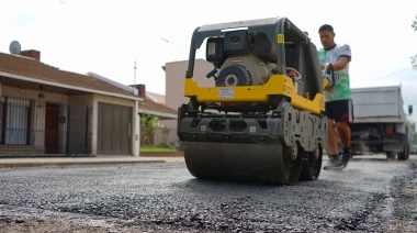 Realizan trabajos de bacheo en la calle 56 entre 55 y 53