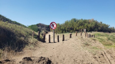 El Municipio coloca señalización en senderos del Parque para recordar la prohibición de circulación