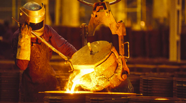 La actividad metalúrgica creció 2,7% interanual en marzo, pero cayó con respecto a febrero