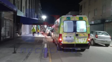 Tránsito y Policía rescatan a una mujer que ingresó al mar en la madrugada