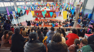 Muchas familias y niños vivieron una jornada de plena felicidad en el Polideportivo Municipal