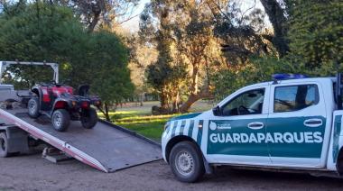Secuestraron un cuatriciclo que circulaba en zona prohibida del Parque Miguel Lillo