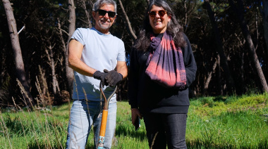 Se celebraron los 80 años del Colegio de Farmacéuticos con una plantación conjunta en el Parque Miguel Lillo