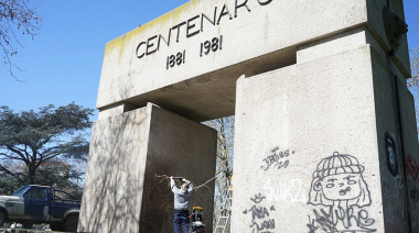 Se lleva a cabo la puesta en valor del monumento al Centenario