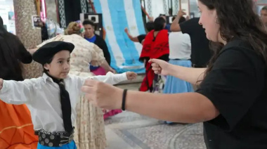El Día de la Tradición llenó de música y aromas la Galería Central