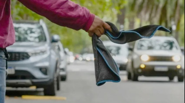 Un “trapito” pedía $10.000 a turistas o no los dejaba estacionar en la zona de la playa