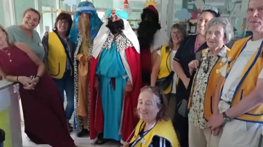 Los Reyes Magos hicieron una donación en el Hospital y recorrieron la ciudad