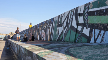 Comenzó la restauración del mural “Reflejos”, una obra emblema de la identidad portuaria de Necochea