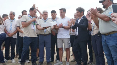 El gobernador Axel Kicillof llegó al Campo Scout necochense en el cierre del VII Rover Moot