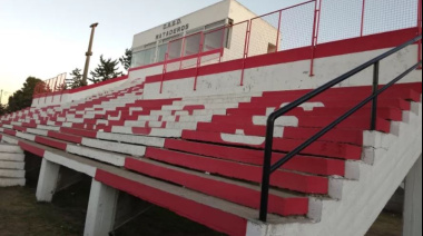 Vecinos desaprensivos arrojaron basura en el predio auxiliar de Mataderos y el club los denunció