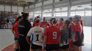 Las chicas de la Escuela Municipal de Vóley tuvieron un debut muy favorable en la liga