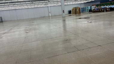 En plena crisis, un supermercado de Necochea se reinventa: canchas de pádel para sostener el empleo