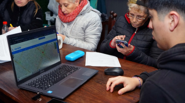 Se brindó una jornada de capacitación e instalación del botón antipánico para vecinos del Barrio 9 de Julio