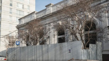 Reparan la fachada del edificio centro del Banco de la Nación