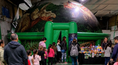 Un planetario móvil llega a Quequén con funciones sobre el universo, el océano y los dinosaurios