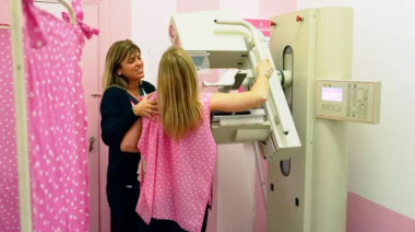 Prevención del cáncer de mama: Charlas en los CAPS y jornadas especiales de mamografías