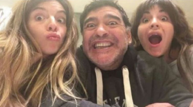 Dalma y Gianinna recordaron a Diego Maradona en su cumpleaños: "El cielo es tuyo"