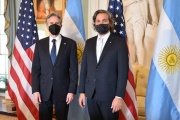 Cafiero regresa al país con un "firme apoyo" de EEUU a la negociación ante el FMI