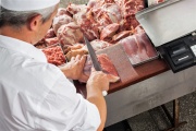 El Gobierno combate el aumento de la carne con una promoción del 10% con débito