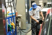 Massa anunció la "normalización" del abastecimiento y las naftas aumentaron un 10%