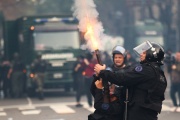 El Gobierno felicitó a la policía y habló de "intento de golpe de Estado"