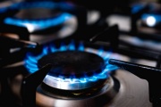 Se viene un aumento en las tarifas de luz y gas de entre el 2,5% y el 3%