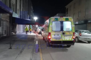 Tránsito y Policía rescatan a una mujer que ingresó al mar en la madrugada