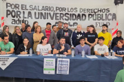 El Gobierno de Milei admite que docentes universitarios perdieron casi el 30% del salario