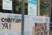 Acompañantes terapéuticos reclaman en Necochea y La Plata por descuentos y fallas en el nuevo sistema de IOMA