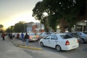 Remiseros y taxistas reclamaron mayor seguridad frente a la Comisaría Primera