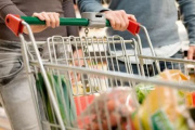 Inflación de 2,3% en octubre: cuánto necesitó una familia tipo para no caer en la pobreza