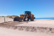 La Municipalidad refuerza los trabajos de mantenimiento y acondicionamiento en la zona costera