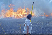 Otra jornada cargada de incendios de pastizales en Necochea y Quequén