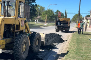 Intensifican trabajos viales y mantenimiento urbano en Juan N. Fernández