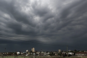 Advierten por tormentas intensas y ráfagas que podrían superar los 100 km/h en Necochea