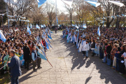 Más de mil alumnos de todo el distrito declararon lealtad a la Bandera Argentina en una emotiva promesa