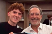 La visita del Colo Barco a Guillermo Francella con un regalo especial: los detalles