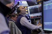 Suben los bonos argentinos y el riesgo país cae 5%, detrás del rebote de Wall Street