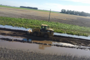 Intensificaron los trabajos de mantenimiento de canales en el sector rural