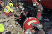 Tragedia ferroviaria en España: ascienden a 69 los muertos y continúan los trabajos de rescate