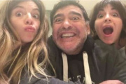 Dalma y Gianinna recordaron a Diego Maradona en su cumpleaños: "El cielo es tuyo"